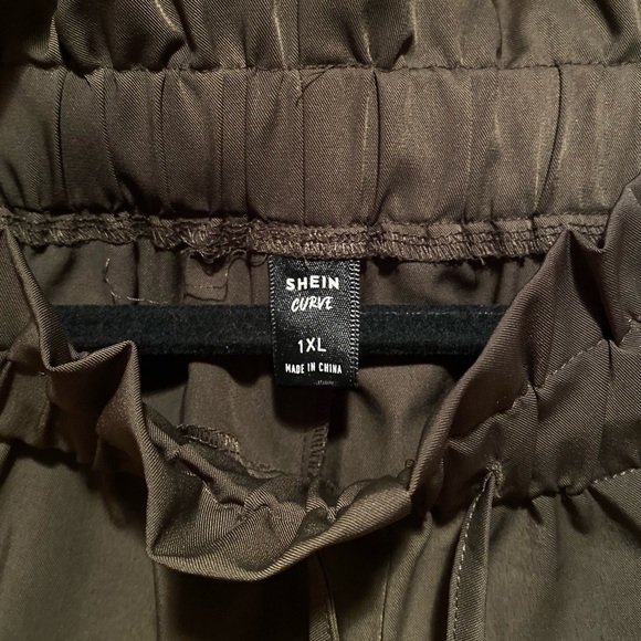 Front Tie Paper-bag Waist Shorts - Picture 6 of 7